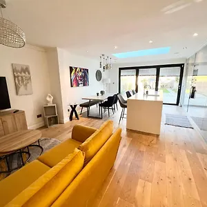  Holiday home Comfortable 3 Bedroom House With Garden And Parking - Sleeps Up To 6